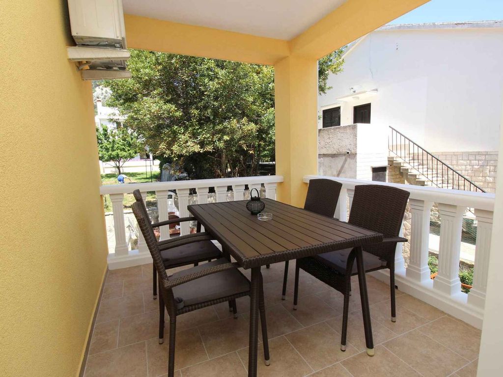 Ferienwohnung mit Pool und Grill zur gemeinsamen Nutzung
