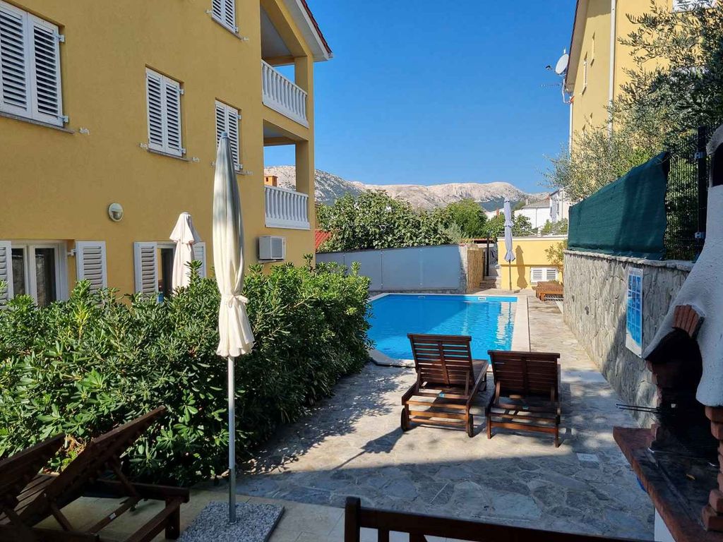 Ferienwohnung mit Pool und Grill zur gemeinsamen Nutzung