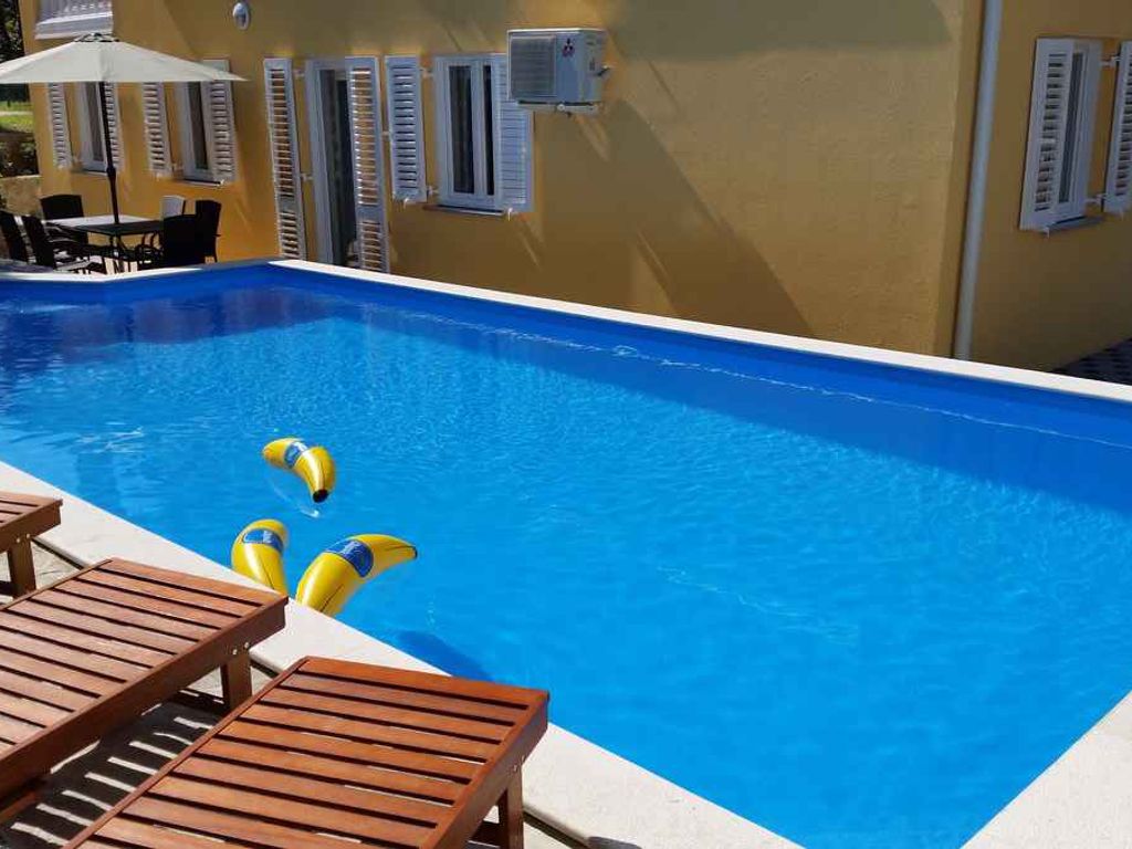 Ferienwohnung mit Pool und Grill zur gemeinsamen Nutzung