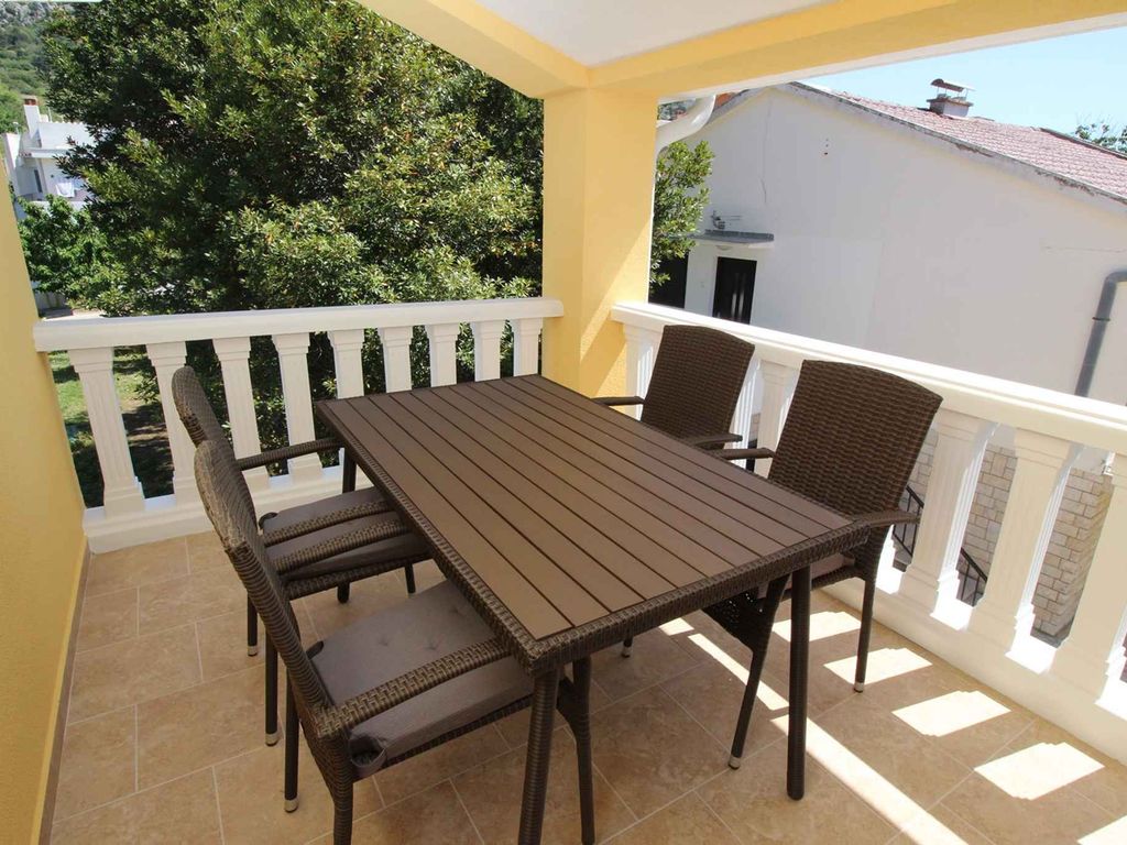 Ferienwohnung mit Pool und Grill zur gemeinsamen Nutzung