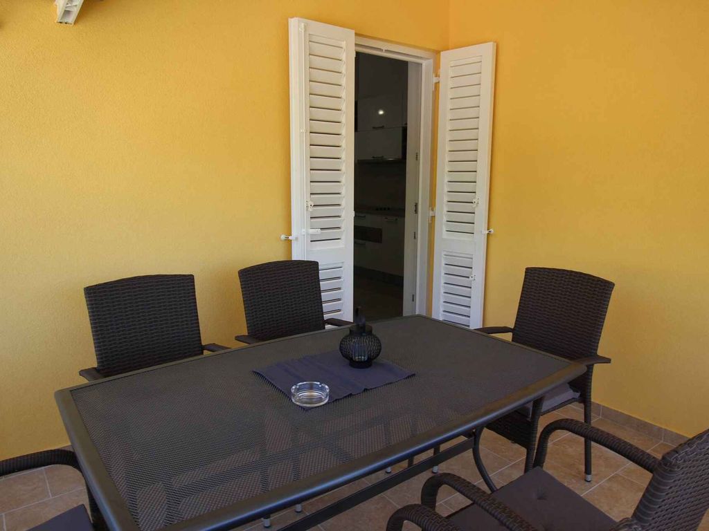 Ferienwohnung mit Pool und Grill zur gemeinsamen Nutzung