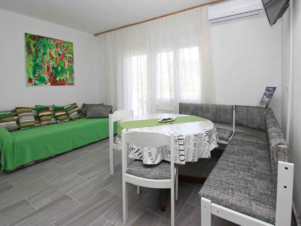Ferienwohnung mit Klimaanlage und großem Balkon