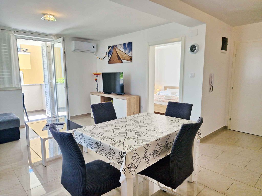Ferienwohnung neu eingerichtet für 2-4 Pers. mit Klimaanlage, WLAN und Parkplatz