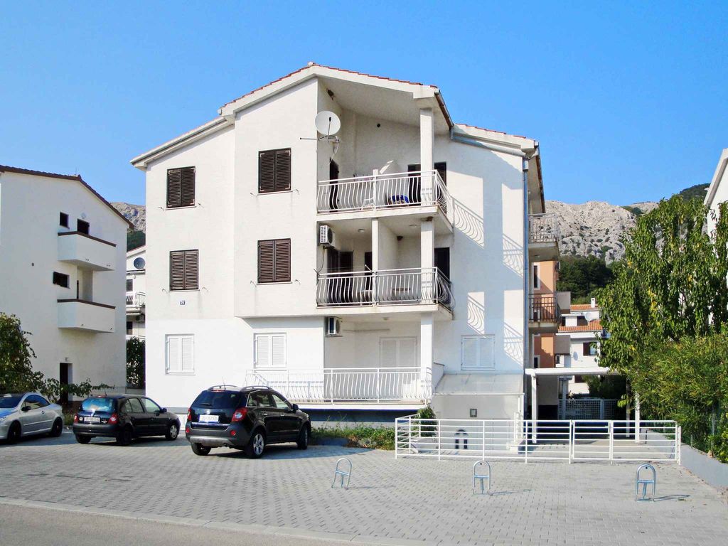 Ferienwohnung mit Terrasse und Klimaanage