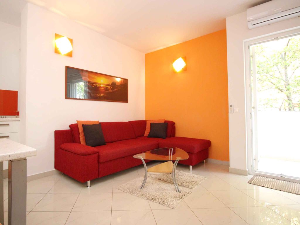 Ferienwohnung mit Terrasse und Klimaanage
