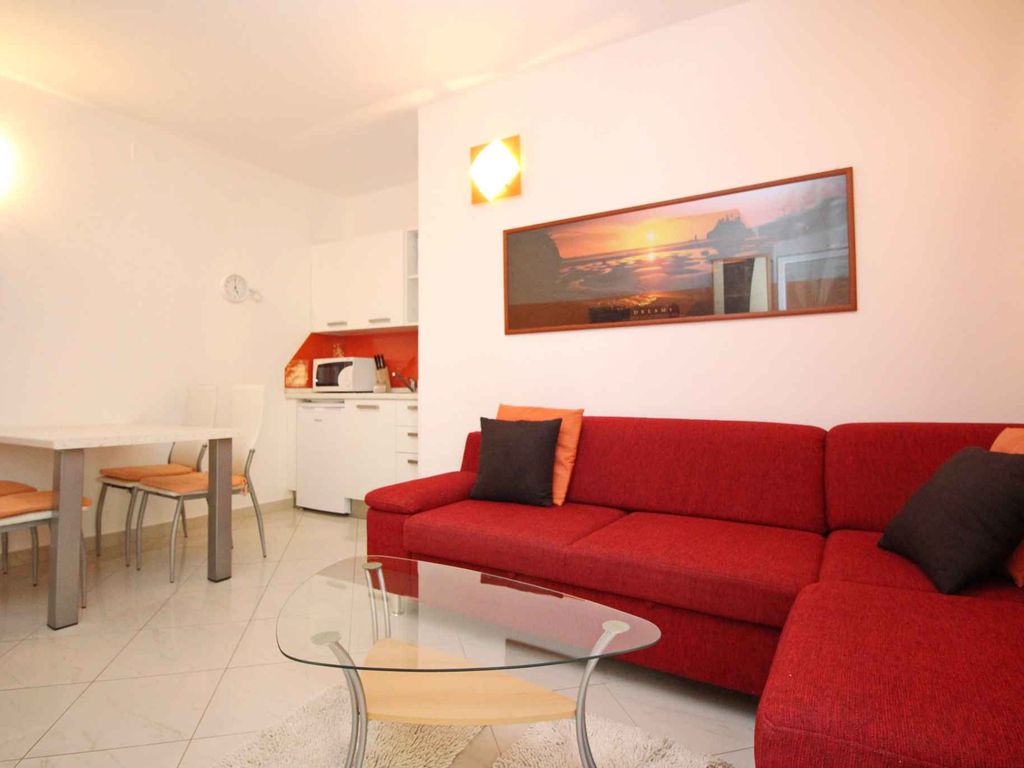 Ferienwohnung mit Terrasse und Klimaanage