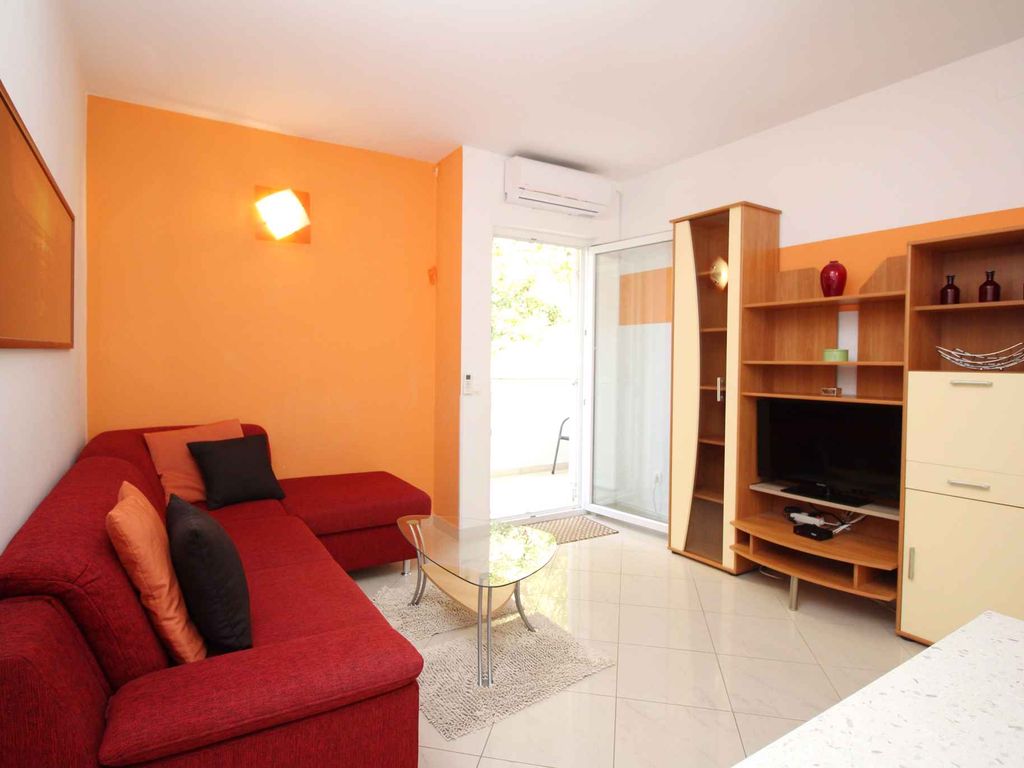 Ferienwohnung mit Terrasse und Klimaanage
