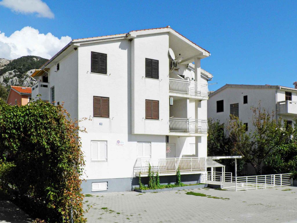 Ferienwohnung mit Terrasse und Klimaanage