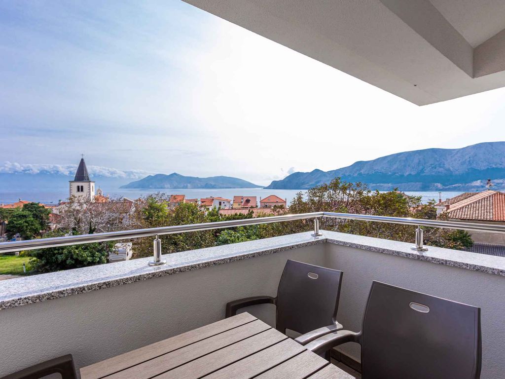 Ferienwohnung mit einen Balkon und Meerblick