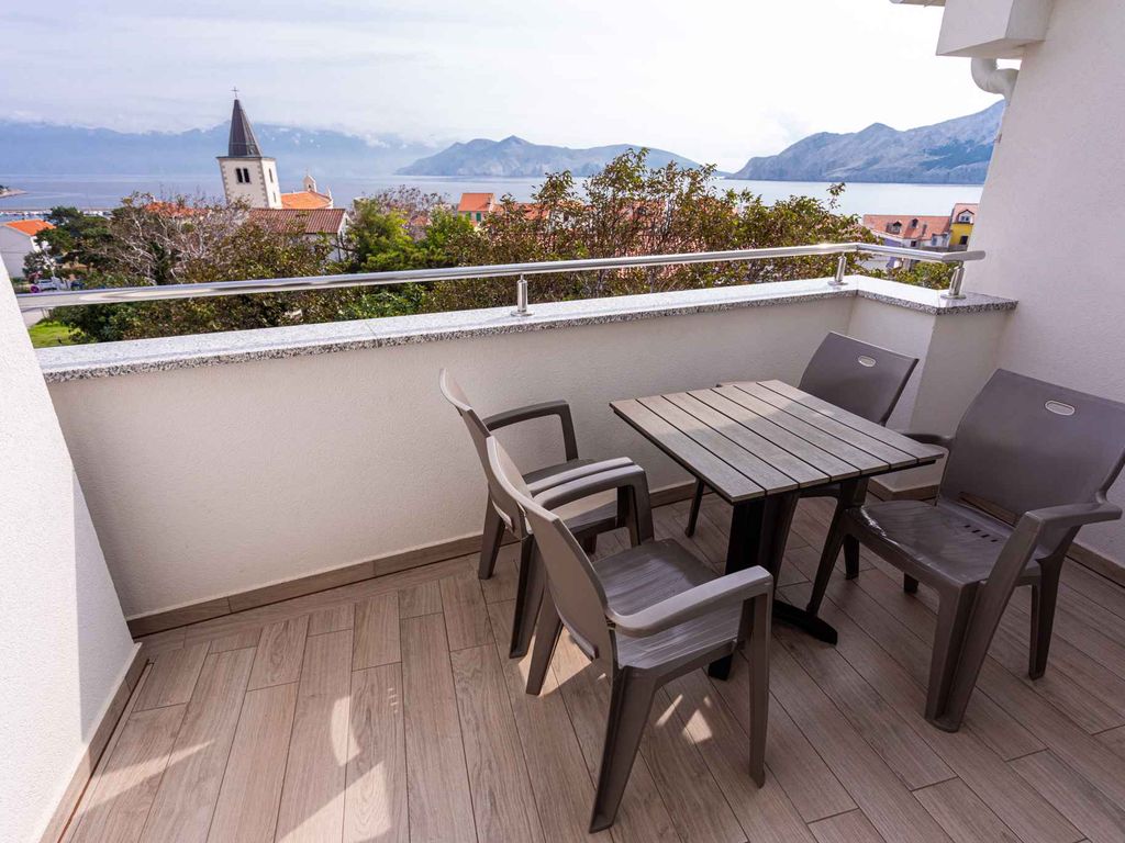 Ferienwohnung mit einen Balkon und Meerblick