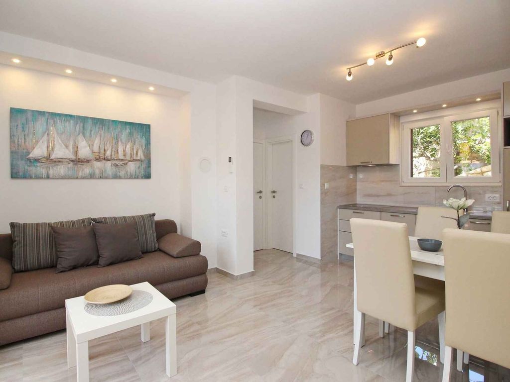 Ferienwohnung modern eingerichtet nur 300 m vom Meer