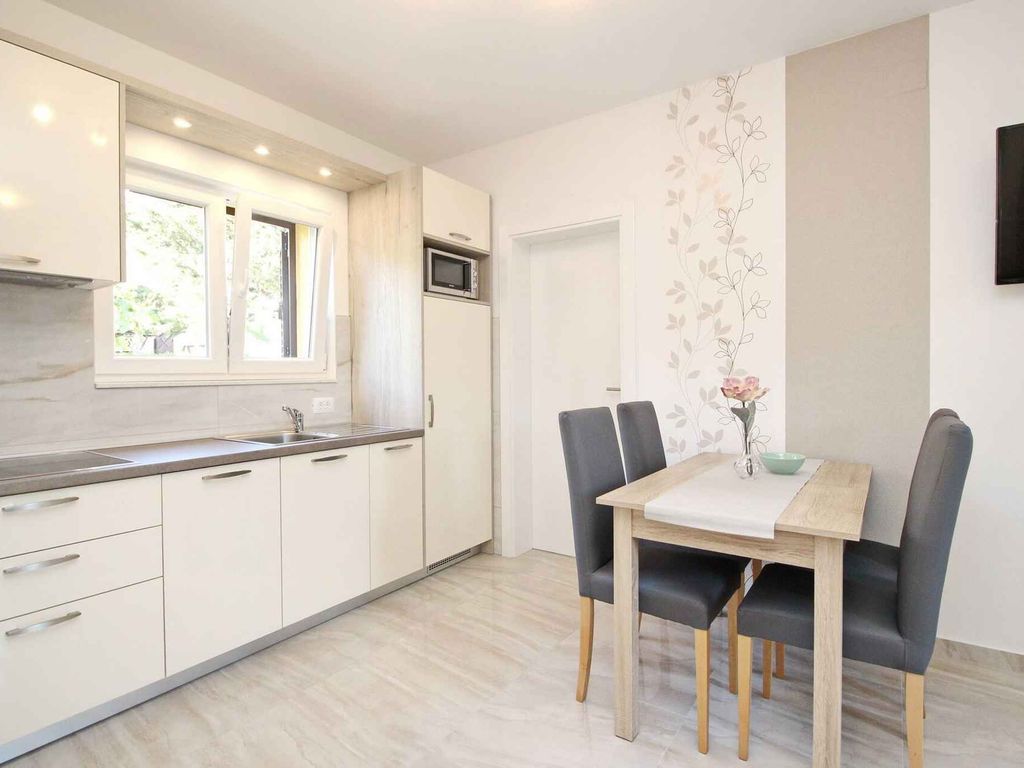 Ferienwohnung modern eingerichtet nur 300 m vom Meer