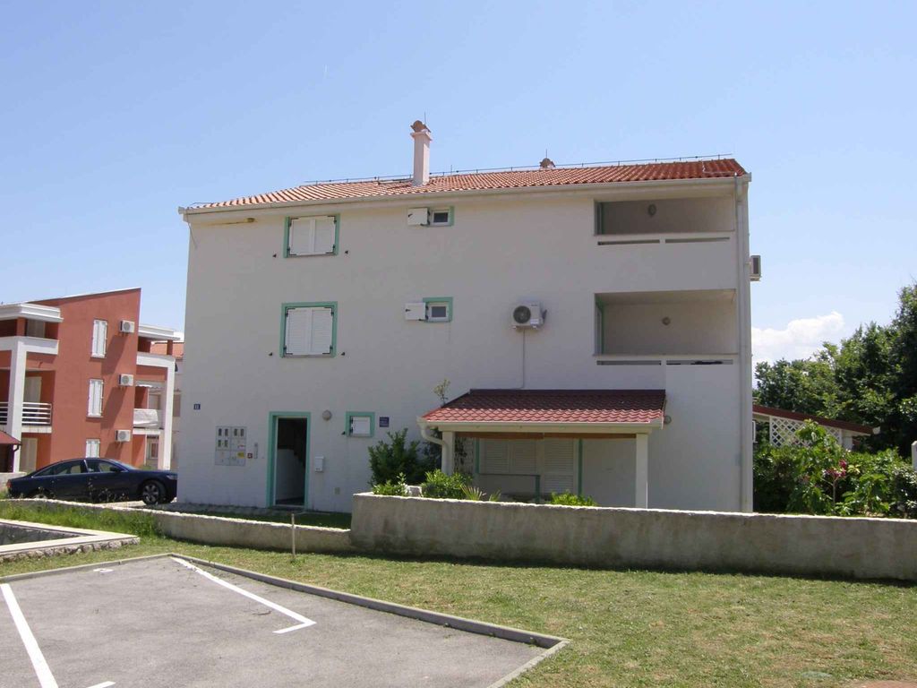 Ferienwohnung mit Balkon, Klima und Internet