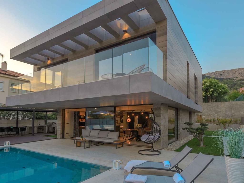 Villa mit Pool und Wellness