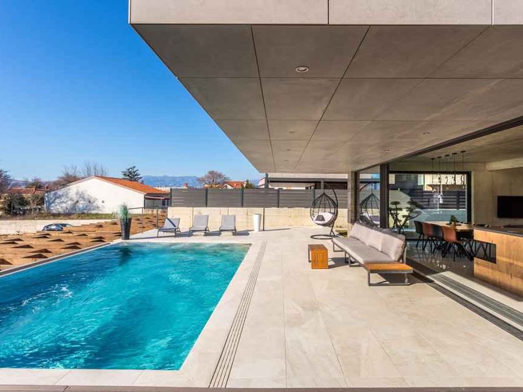 Villa mit Pool und Wellness