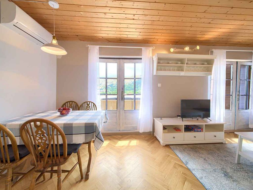 Ferienwohnung mit Balkon mit Panoramablick auf das Meer