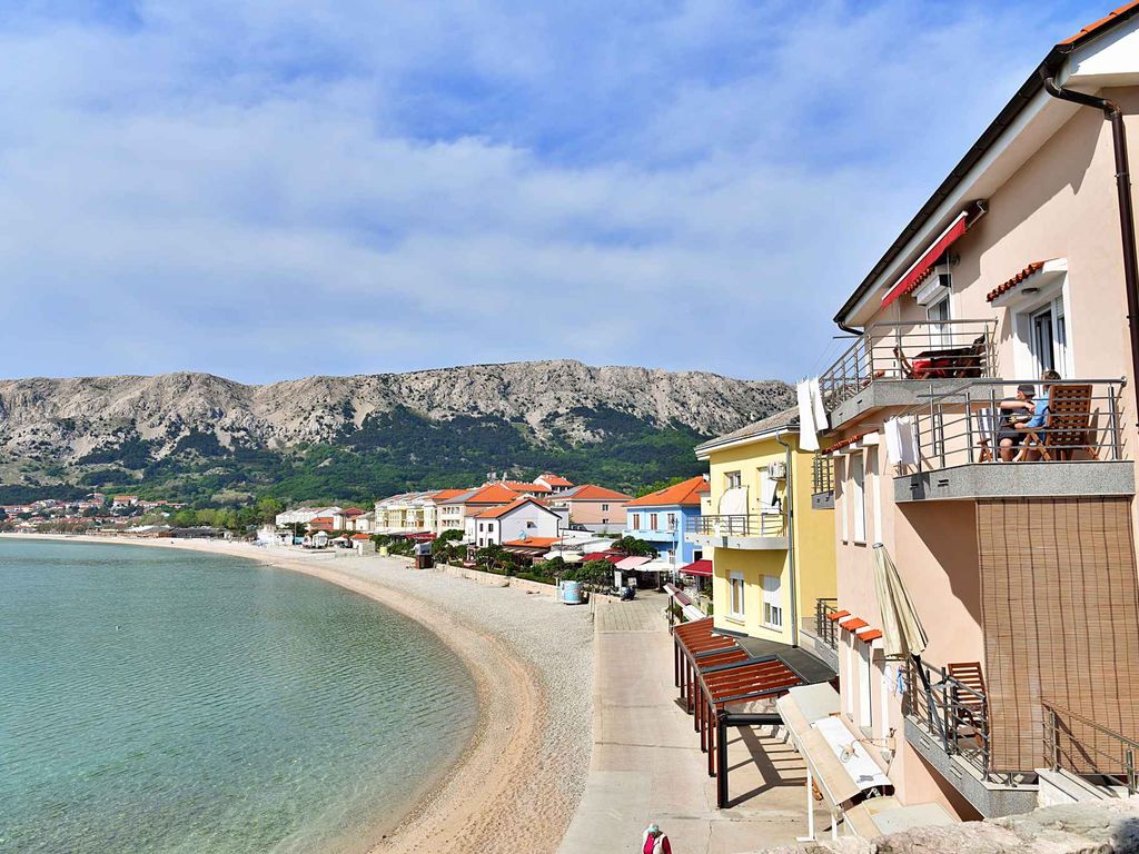 Ferienwohnung mit Balkon und Meerblick