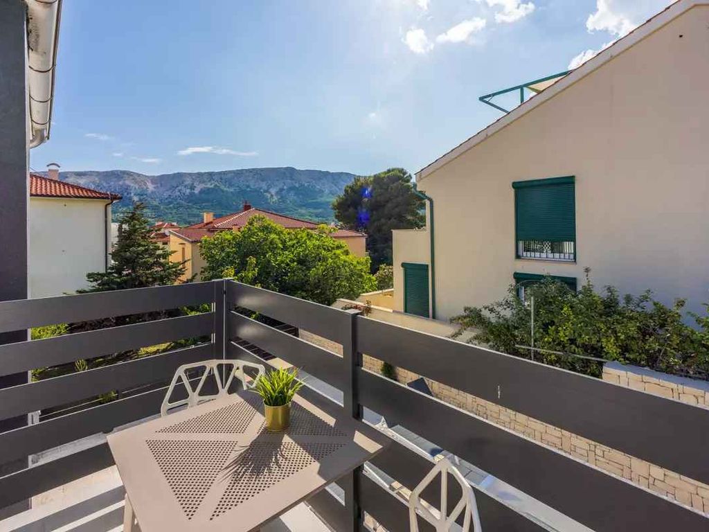 Villa mit Swimmingpool in Strandnähe