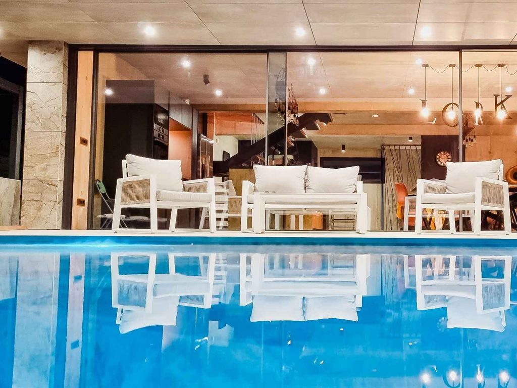 Villa mit Infinity Pool