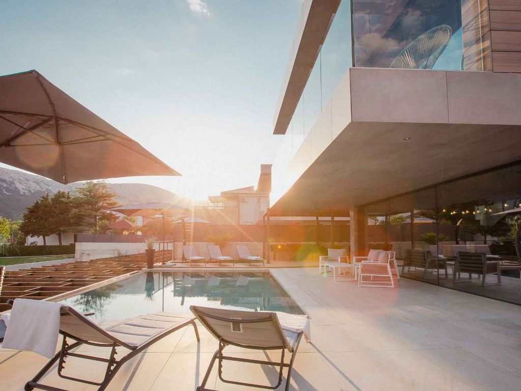 Villa mit Infinity Pool