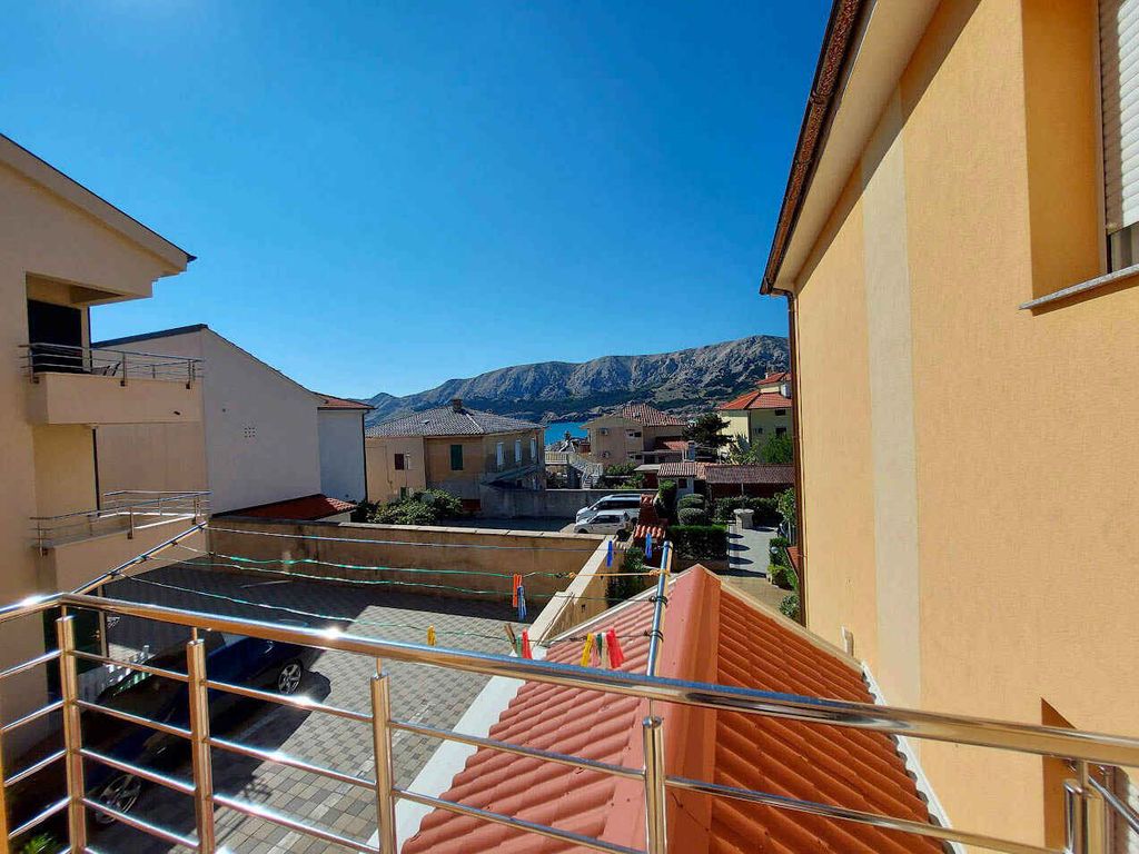 Ferienwohnung mit Klimaanlage und Balkon in Baska