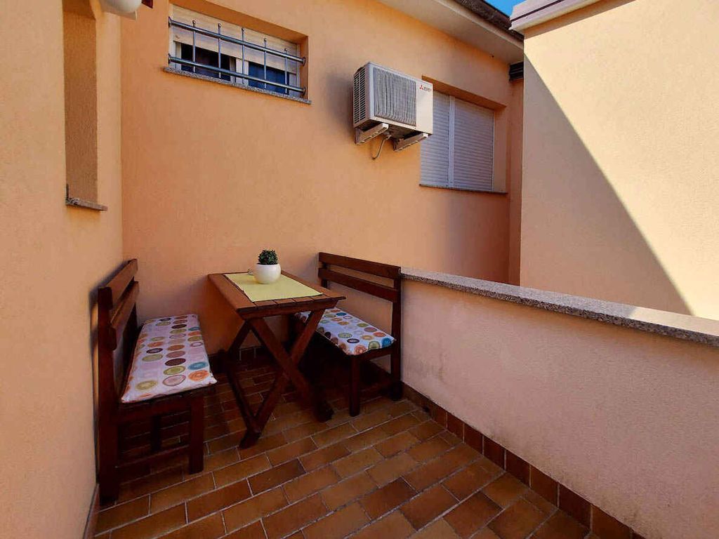 Ferienwohnung mit Klimaanlage und Balkon in Baska