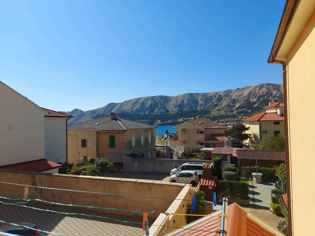 Ferienwohnung mit Klimaanlage und Balkon in Baska