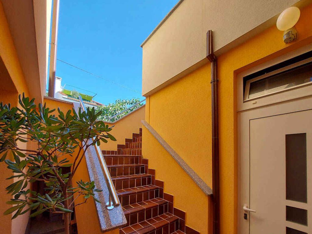 Ferienwohnung mit Klimaanlage und Balkon in Baska