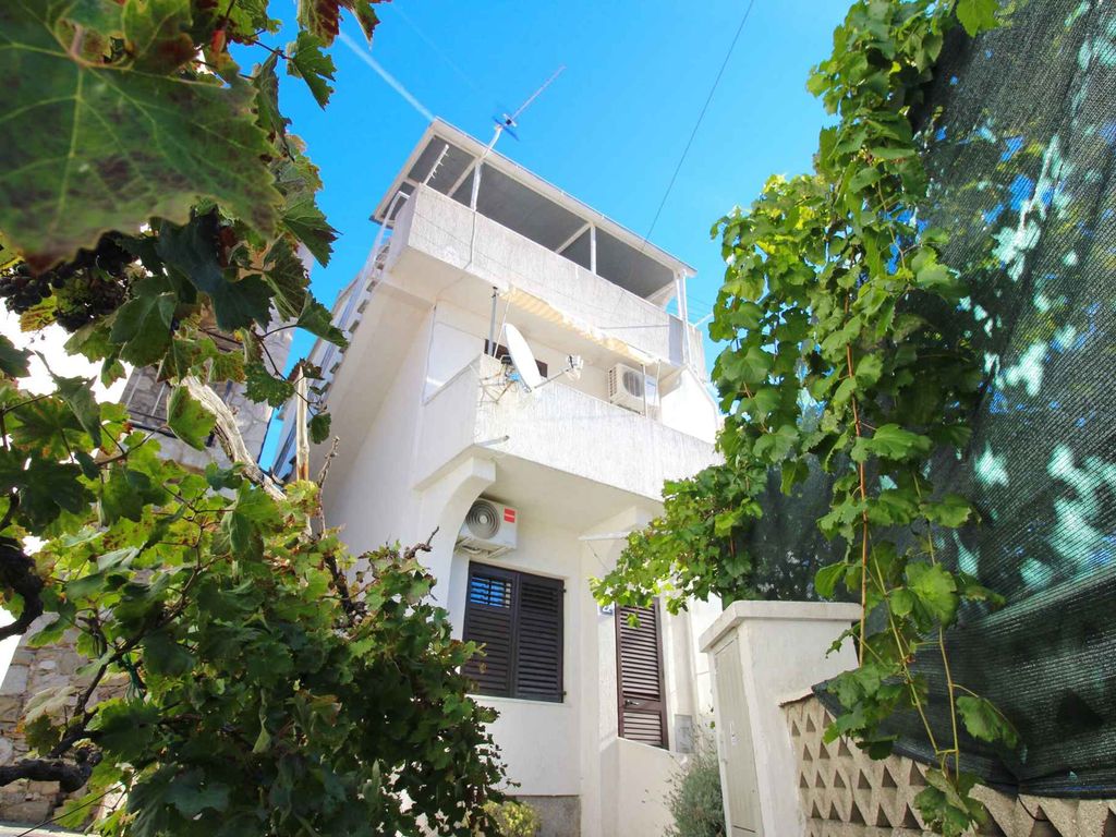 Gemütliche Ferienwohnung Bugi in Baška auf der Insel Krk mit Meerblick und Balkon