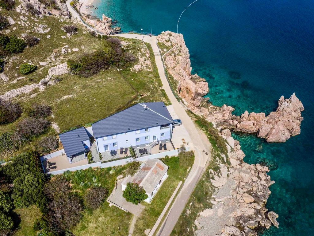 Gemütliche Ferienwohnung LAVANDA-GROSIC in Baška auf der Insel Krk mit Gartenblick und nah am Meer