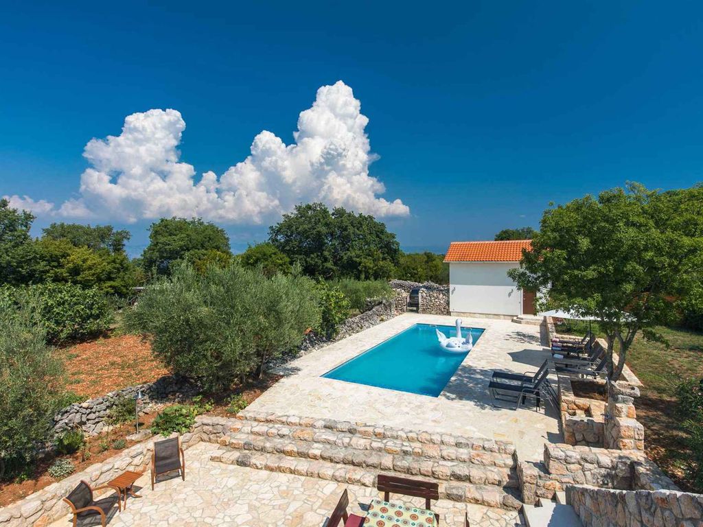 Ferienhaus mit Pool für 8 Personen