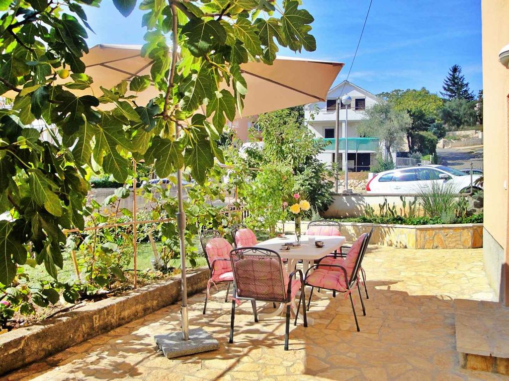 Ferienwohnung mit gemütlicher Terrasse und Grillmöglichkeit