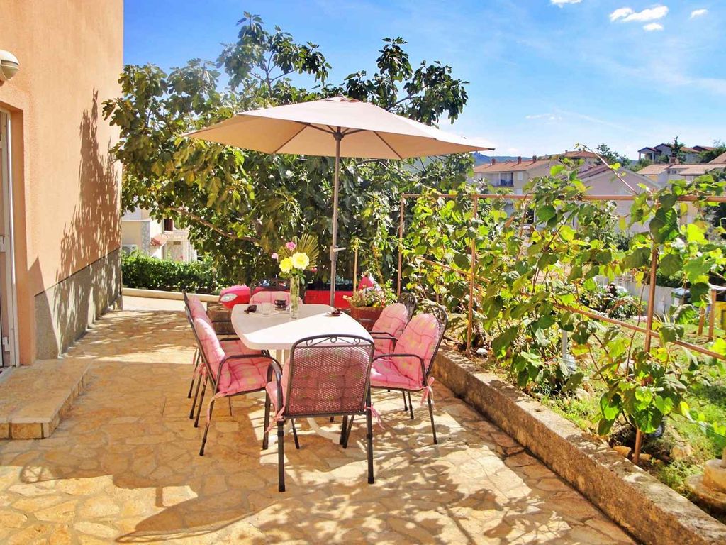 Ferienwohnung mit gemütlicher Terrasse und Grillmöglichkeit