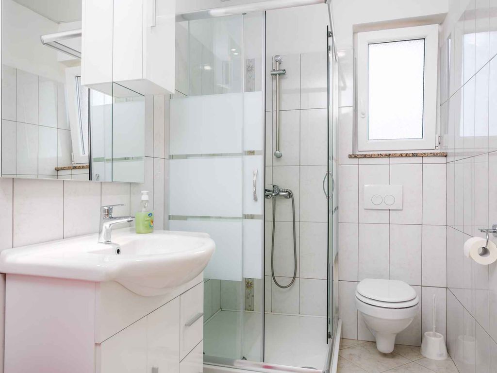 Ferienwohnung mit Pool und Meerblick