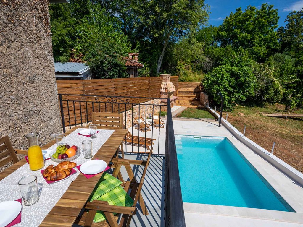 Ferienhaus mit Pool, Klimaanlage und Internet