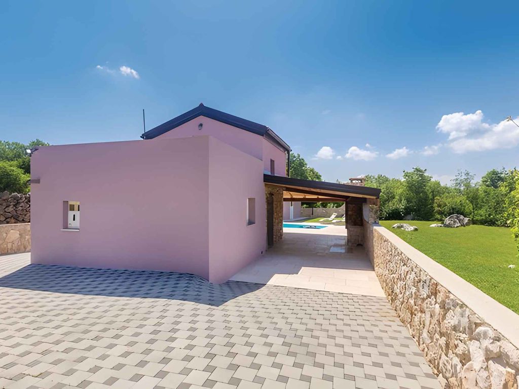 Villa mit Pool für 6 Personen