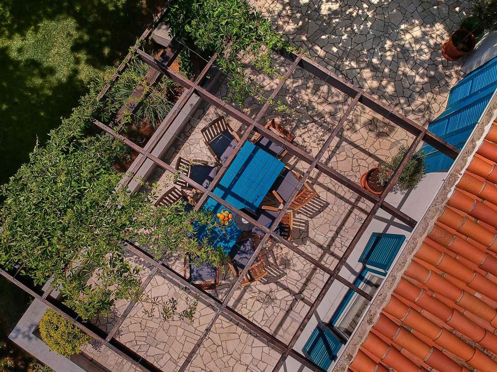 Villa mit Pool und Klimaanlage
