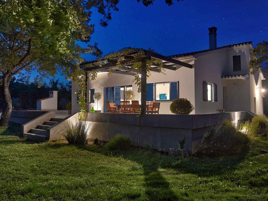 Villa mit Pool und Klimaanlage
