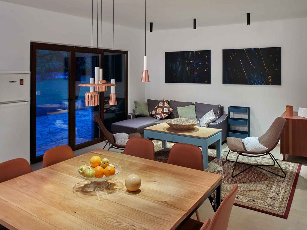 Villa mit Pool und Klimaanlage