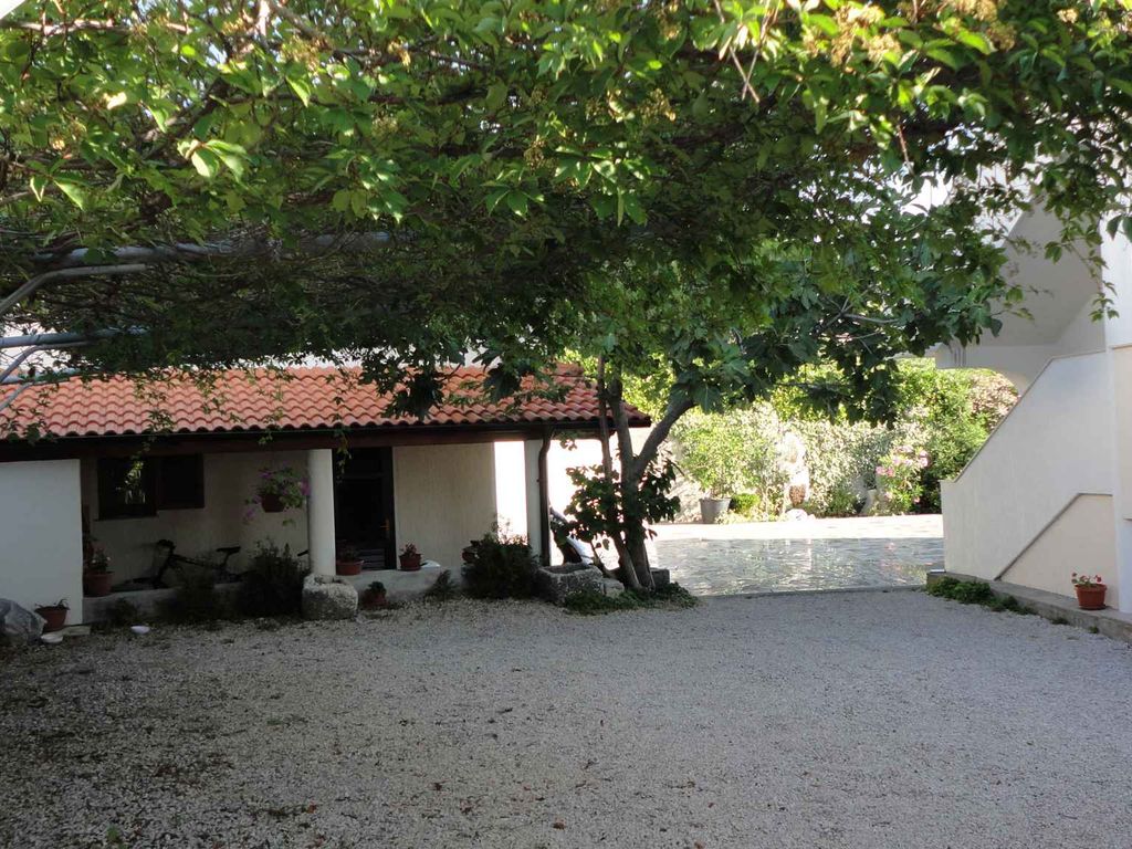 Ferienwohnung mit Balkon, Grill, Garten und WLAN