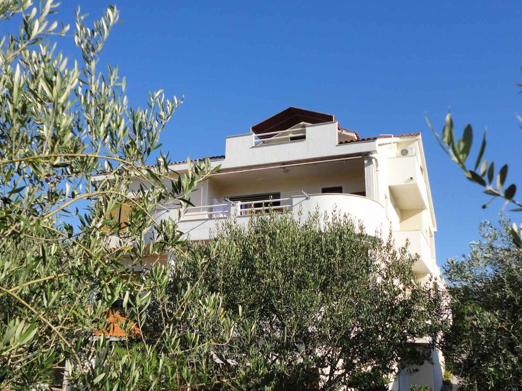 Ferienwohnung mit Meerblick, Balkon, WLAN und Klimaanlage