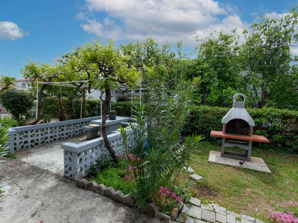 Ferienwohnung with air conditioning and internet access