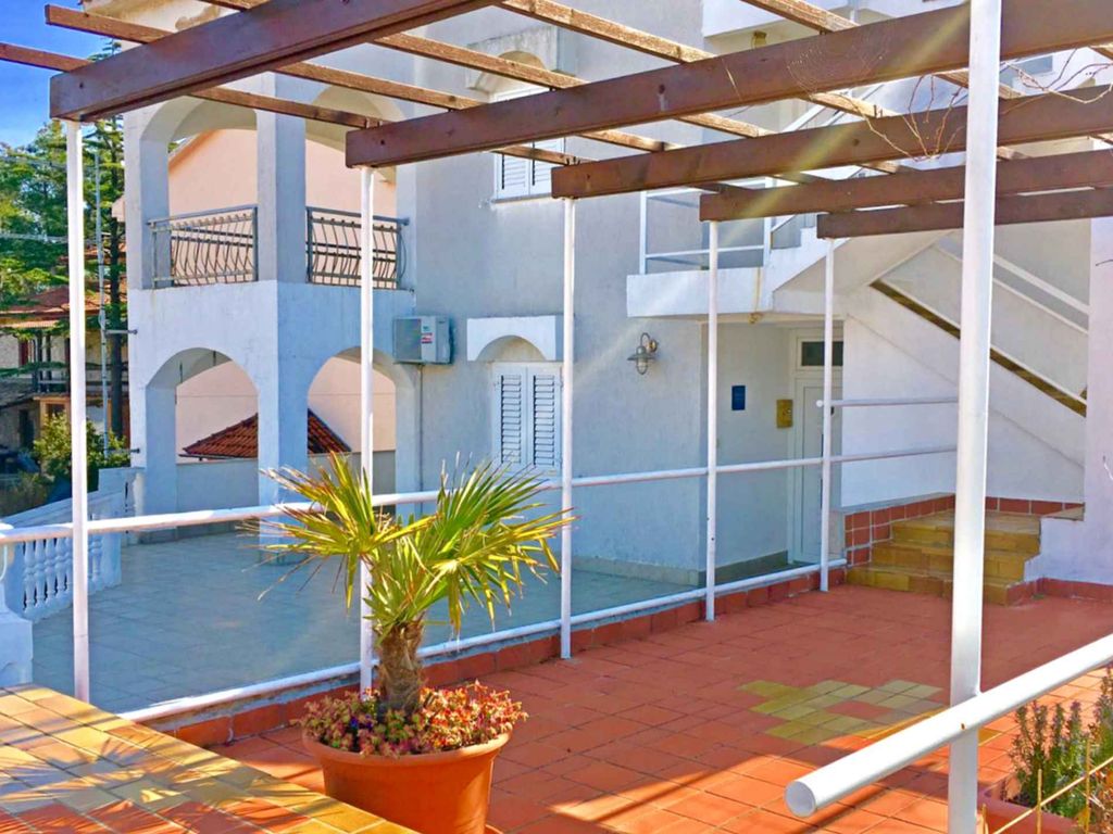 Ferienwohnung mit großer Terrasse und Klimaanlage