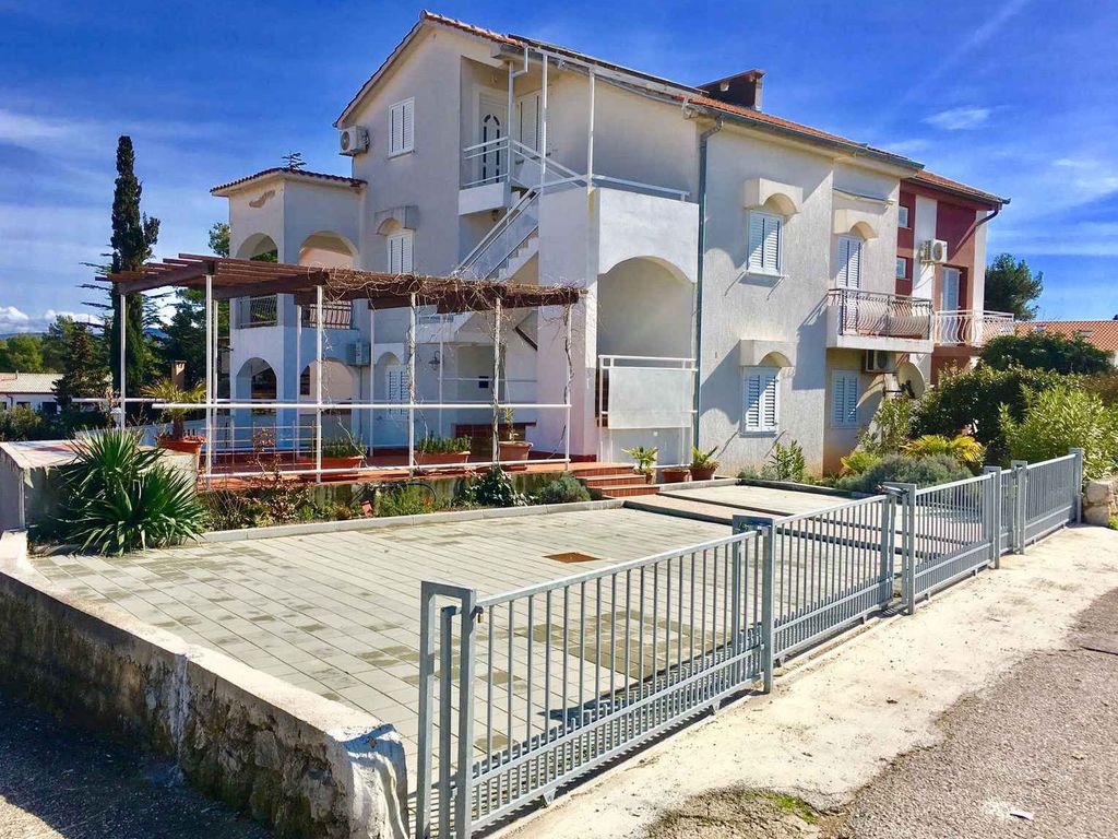 Ferienwohnung mit großer Terrasse und Klimaanlage