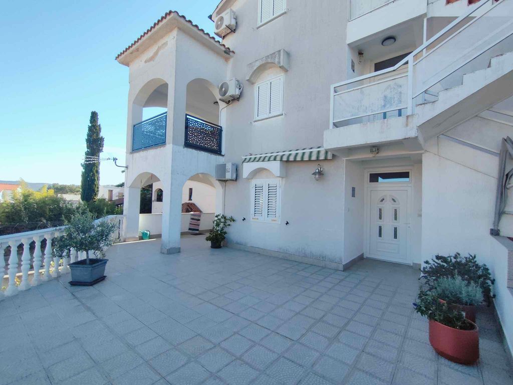 Ferienwohnung mit großer Terrasse und Klimaanlage