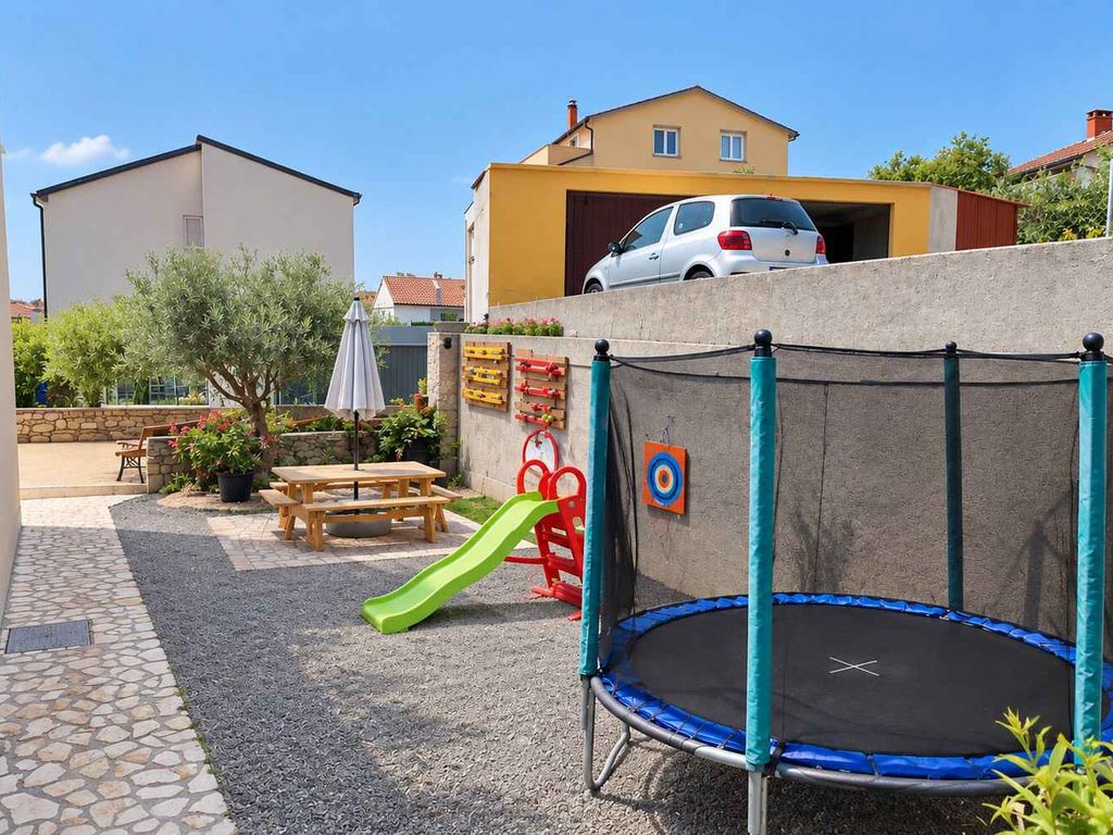 Ferienwohnung mit Grill und Hof zur Mitbenutzung