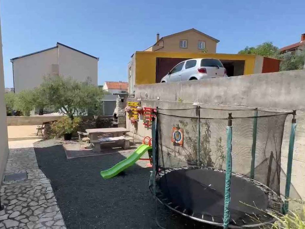 Ferienwohnung mit Grill und Hof zur Mitbenutzung