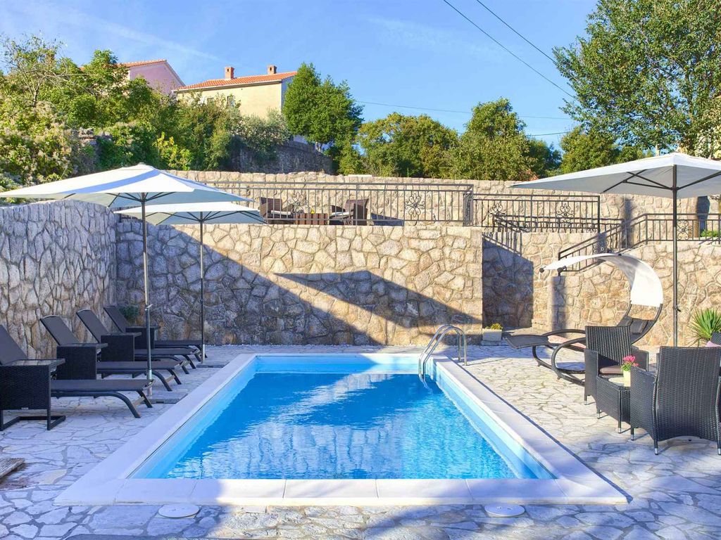 Villa mit Pool für 6 Personen