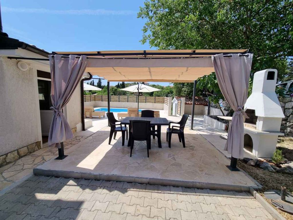 Ferienhaus mit Swimmingpool und Grillterrasse