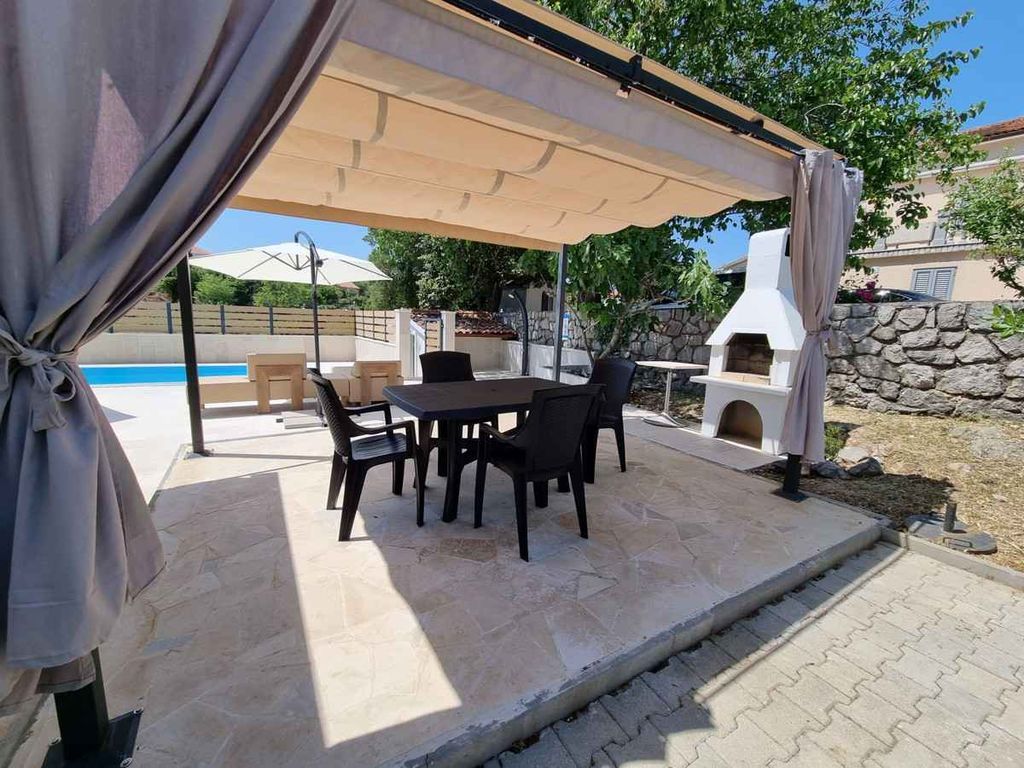 Ferienhaus mit Swimmingpool und Grillterrasse